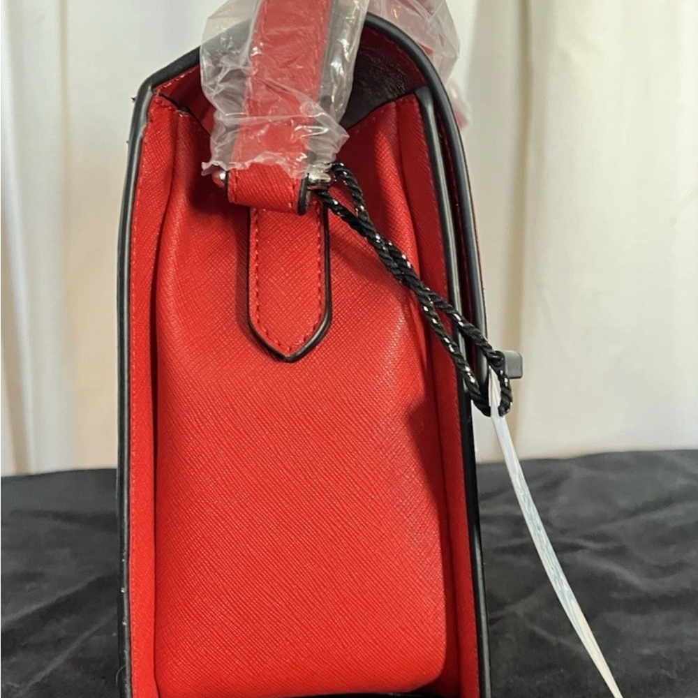 Red Pixel Cross-Body Bag ~ Glass Handbag ~ Built-In Light-  New With Tags - Picture 6 of 15